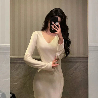 Timeless Elegance Mermaid V-Neck Long-Sleeve Satin Ivory Maxi Prom Dress for Women ready to ship