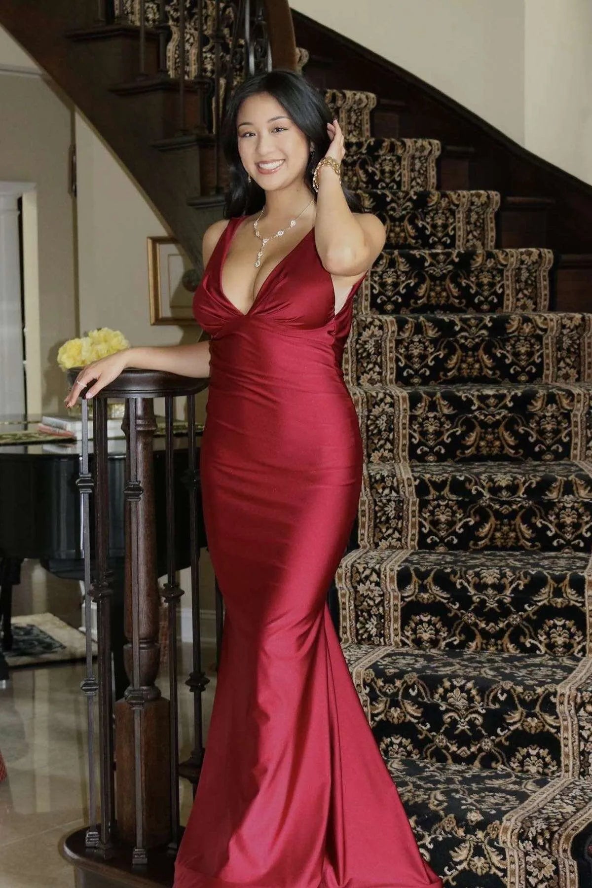 Trendy Fitted V-neck Sleeveless Ruched Satin Floor-Length Prom Dress