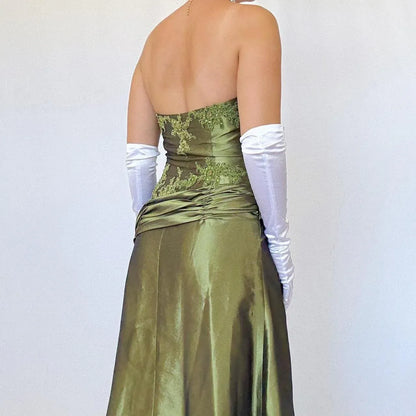 Vintage A-Line Halter Neck Sleeveless Pleated Satin Floor-Length Prom Dress