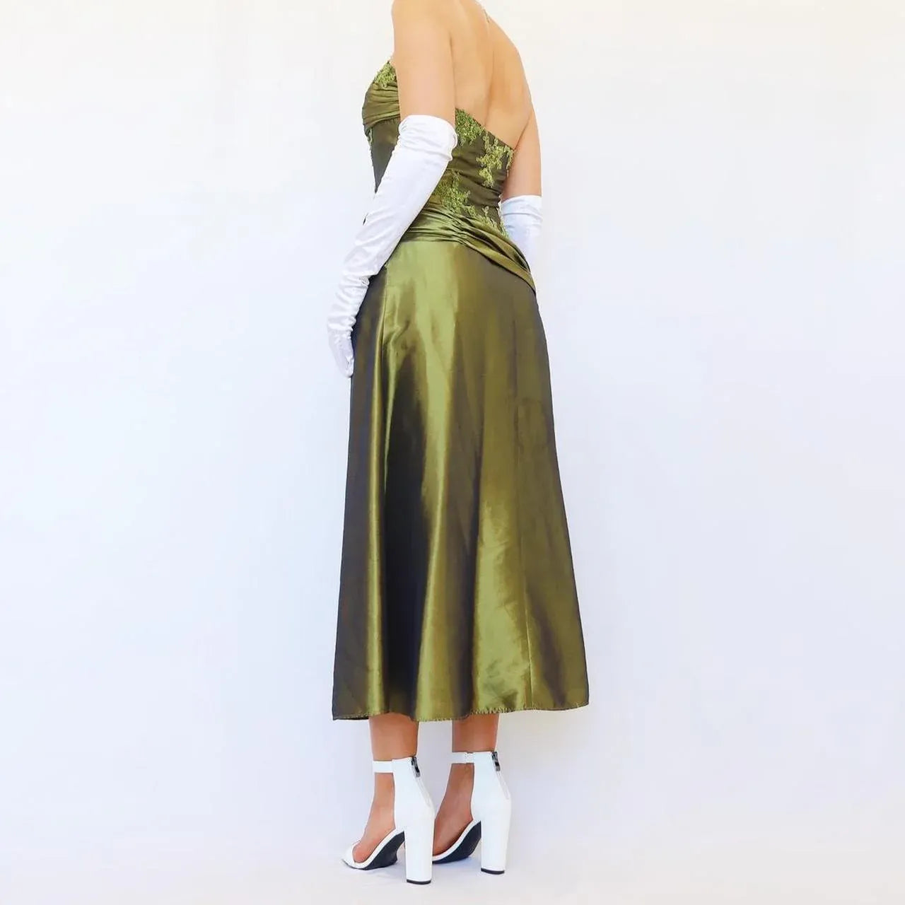 Vintage A-Line Halter Neck Sleeveless Pleated Satin Floor-Length Prom Dress
