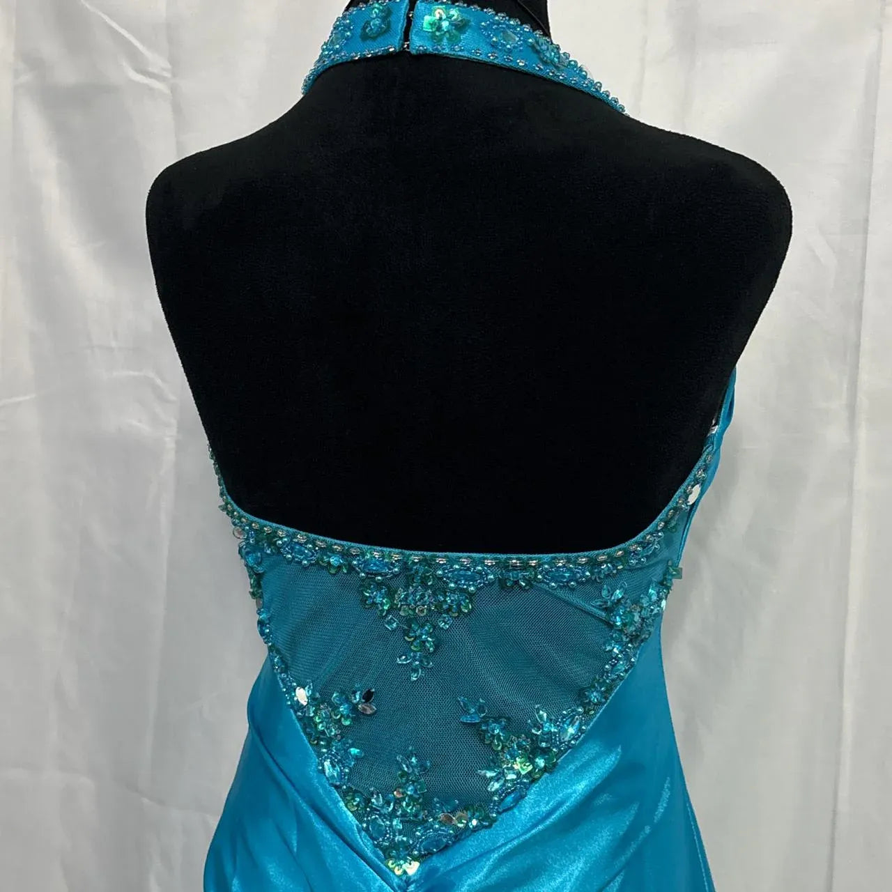 Vintage A-Line Halter Neck Sleeveless Pleated Satin Floor-Length Prom Dress