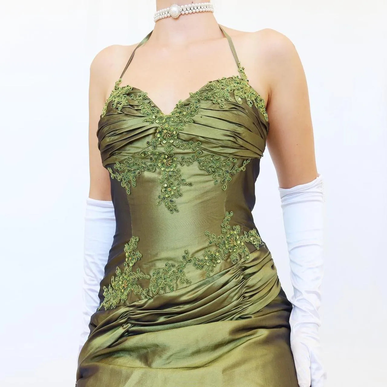Vintage A-Line Halter Neck Sleeveless Pleated Satin Floor-Length Prom Dress