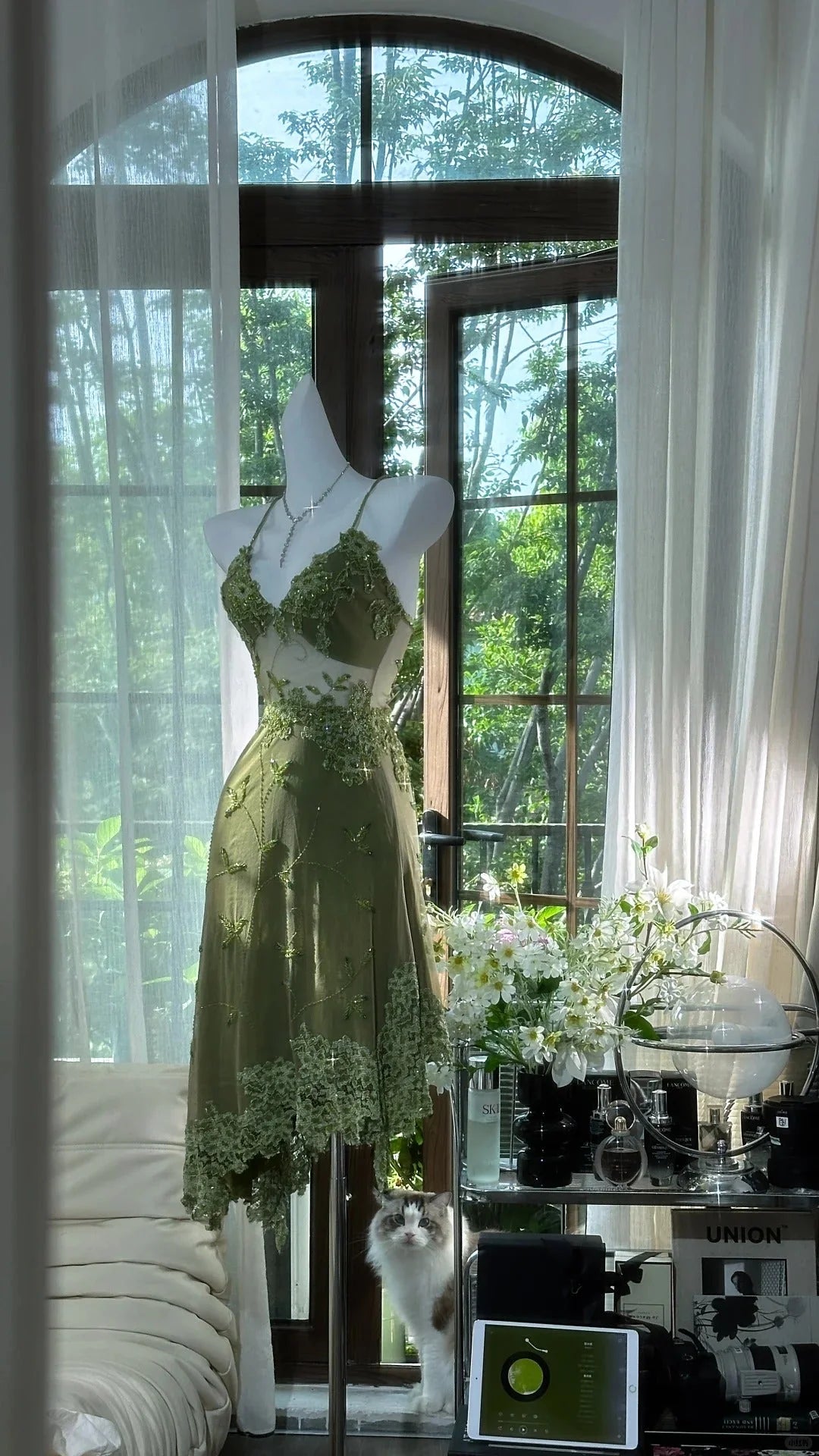 Vintage A-Line/Princess Spaghetti Straps Sleeveless Backless Asymmetrical Hem Prom Dress