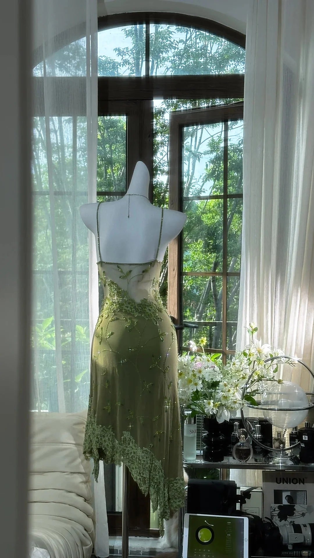 Vintage A-Line/Princess Spaghetti Straps Sleeveless Backless Asymmetrical Hem Prom Dress