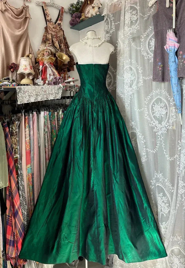 Vintage Emerald Green Strapless Satin Ball Gown Prom Dresses