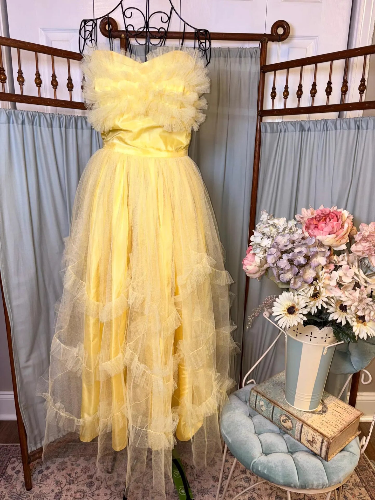 Vintage Lovely A-Line Strapless Tiered Ruffle Party Dress Tulle Yellow Midi Prom Dress