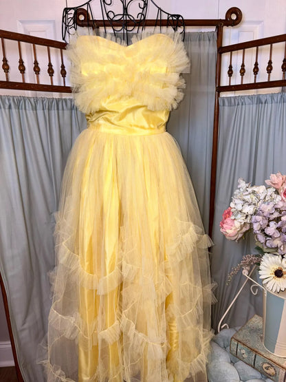 Vintage Lovely A-Line Strapless Tiered Ruffle Party Dress Tulle Yellow Midi Prom Dress