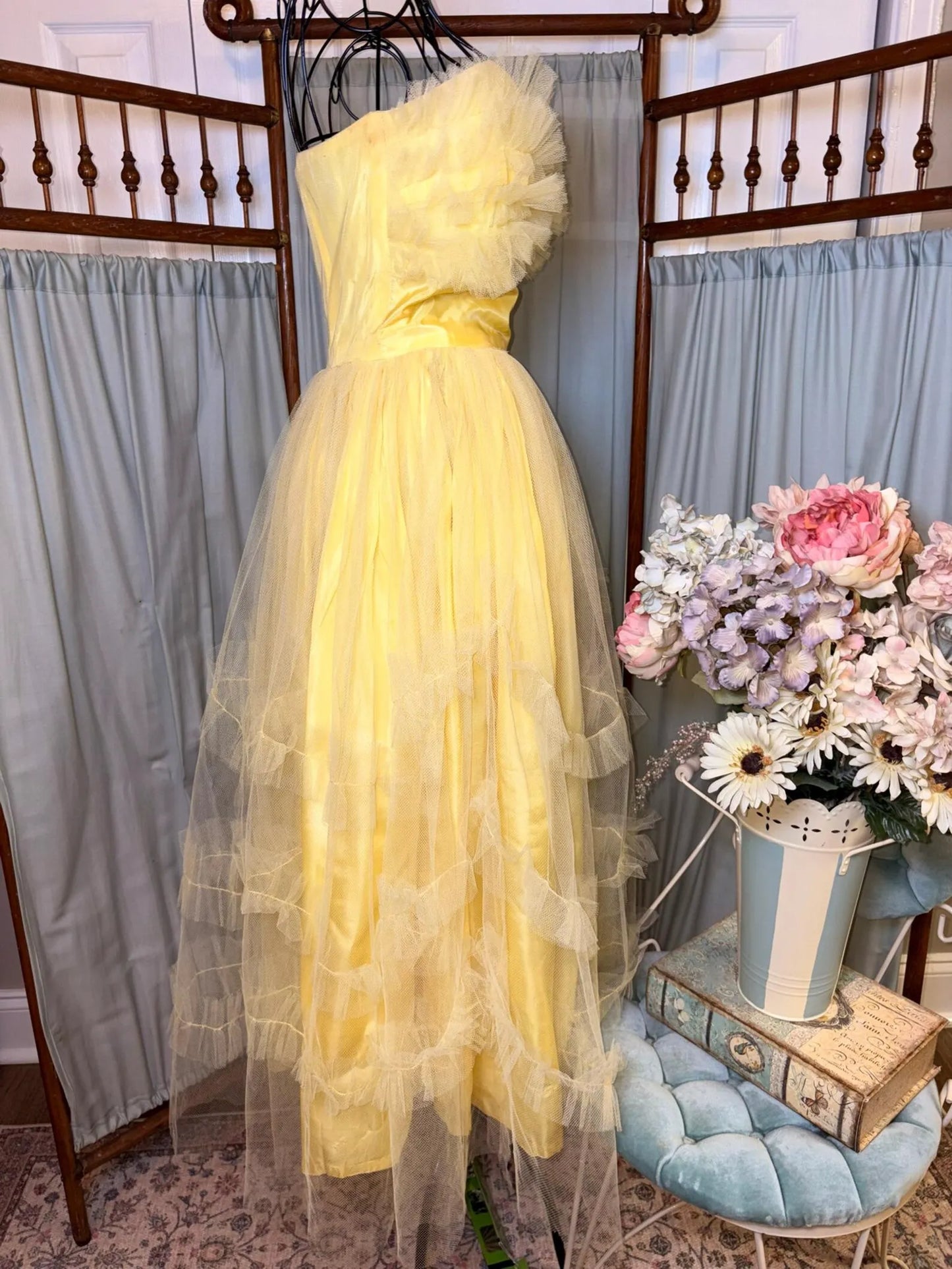 Vintage Lovely A-Line Strapless Tiered Ruffle Party Dress Tulle Yellow Midi Prom Dress