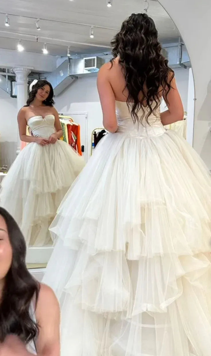 Whimsical Ballgown Strapless Sweetheart Tiered Tulle Ivory Floor-Length Evening Dress for Women
