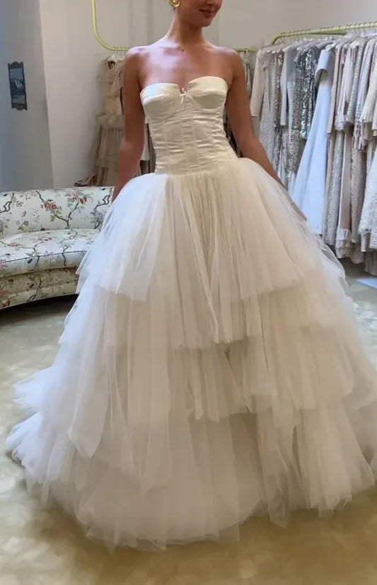 Whimsical Ballgown Strapless Sweetheart Tiered Tulle Ivory Floor-Length Evening Dress for Women